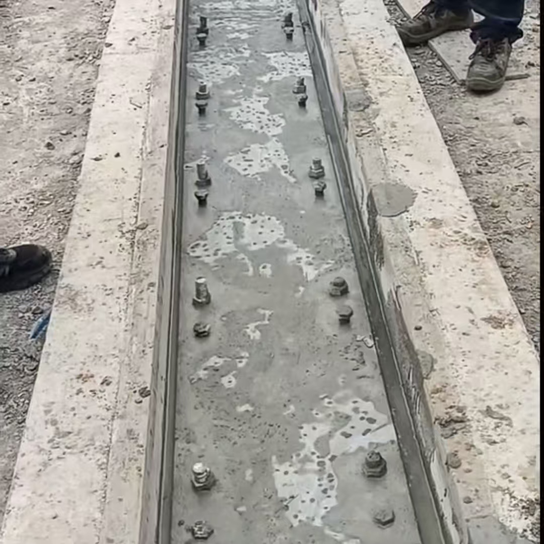 南漳港口码头起重机龙门吊重型机械设备稳固用早强快凝轨道胶泥